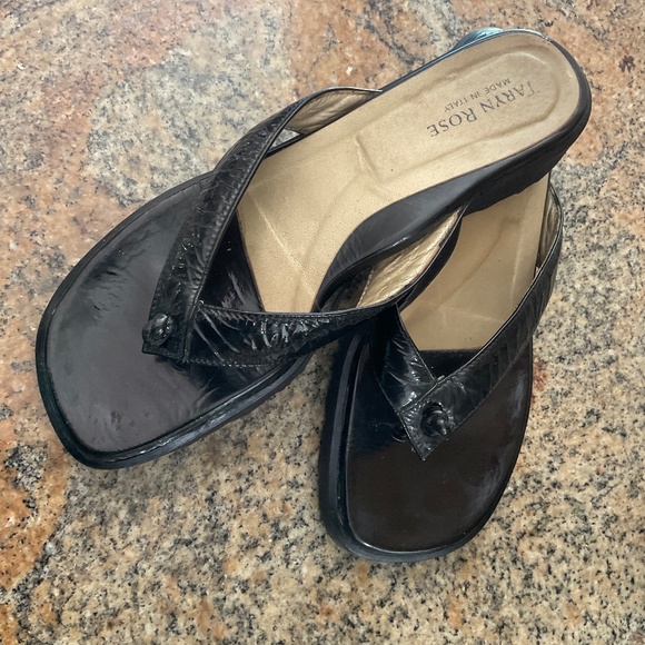 Taryn Rose Black LeatherSandals Slip on Thong - Picture 1 of 5